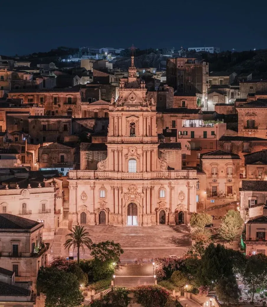 Il Duomo di San Giorgio a Modica illuminato di notte